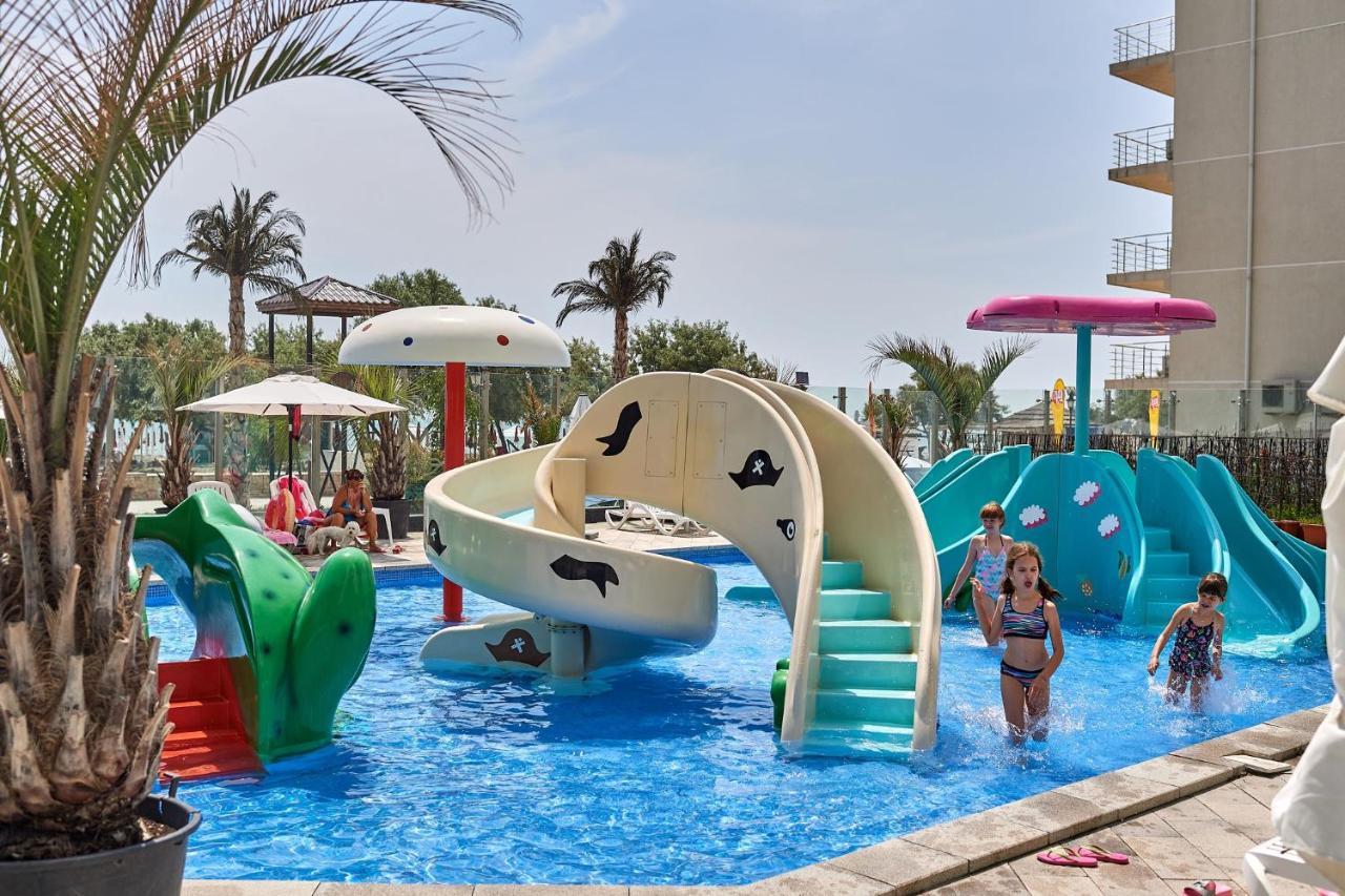 Vintage Breeze Apartment - Spa Pools Resort Мамая Екстериор снимка