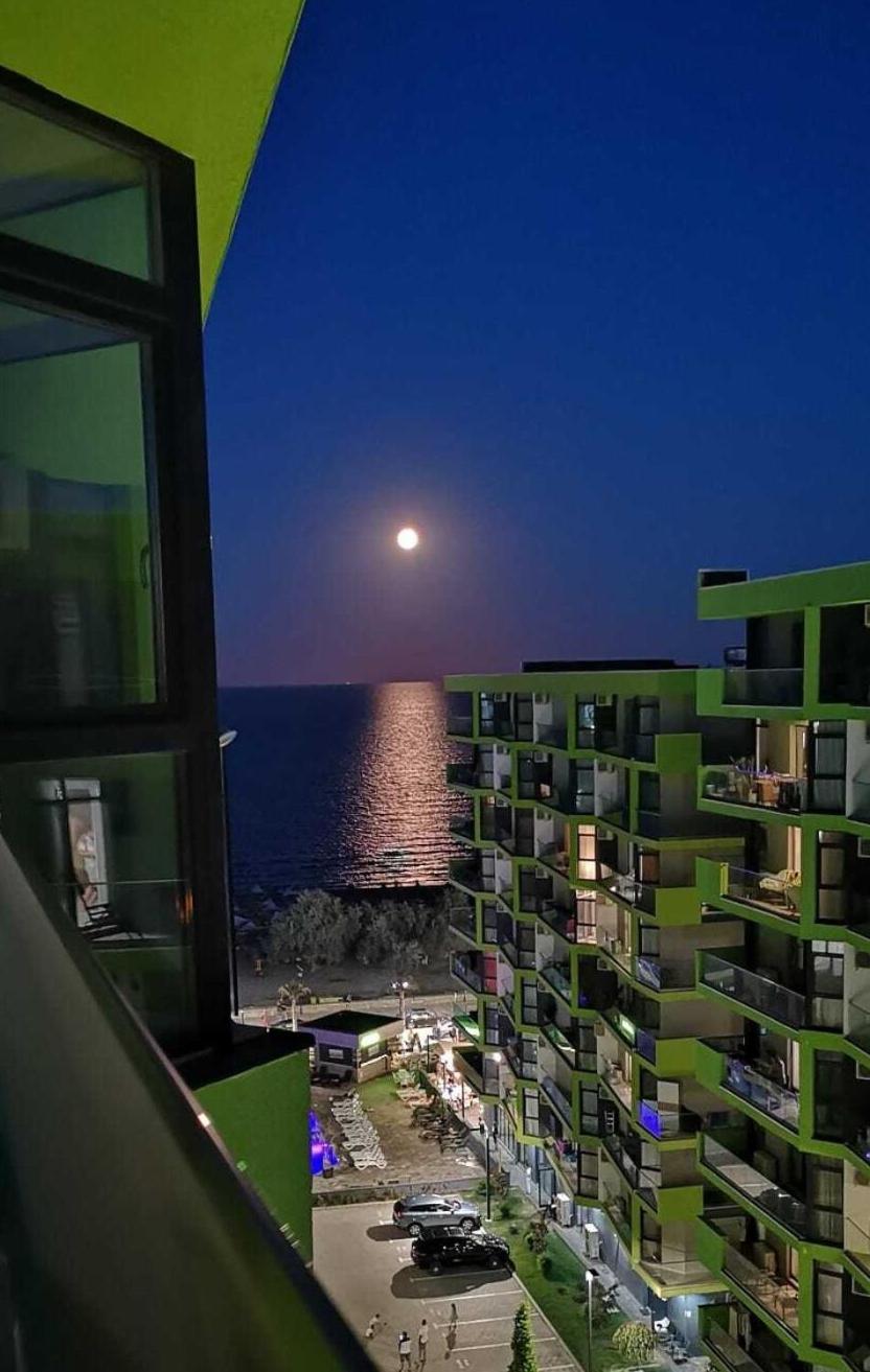 Vintage Breeze Apartment - Spa Pools Resort Мамая Екстериор снимка